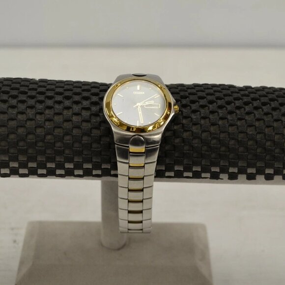 (I-4855) Citizen Eco-Drive Watch - Picture 1 of 1